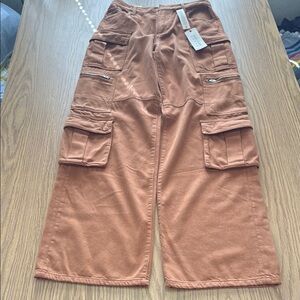 Alice & Olivia Cay Brown Cargo pants. NWT. Size 27